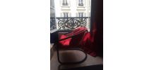 fauteuil design rouge et métal noir
