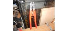 Pince coupe boulon
