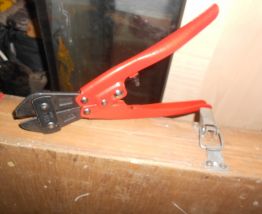 Pince coupe boulon
