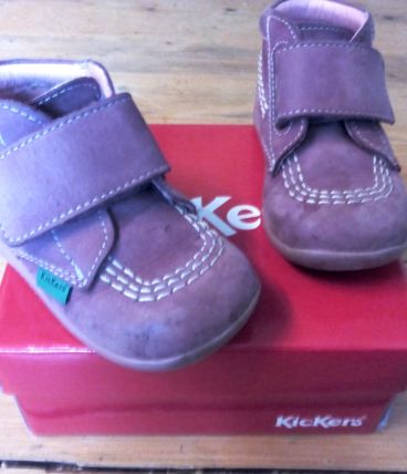 Kickers rose foncé à scratch modèle BILOU - taille 20