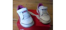 Basket puma blanches et roses à scratch - pointure 20