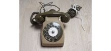 Téléphone fixe à cadran vintage de 1974