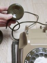 Téléphone fixe à cadran vintage de 1974