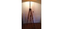 très grand lampadaire sur 1 ancien trépied photo en bois