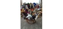 Fauteuil rotin en peluches inspiré du designer Fernando