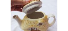 Adorable théière en forme de maison