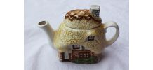 Adorable théière en forme de maison