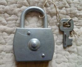 ancien cadenas  vintage + clé
