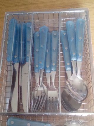 Ménagère 16 couverts neufs