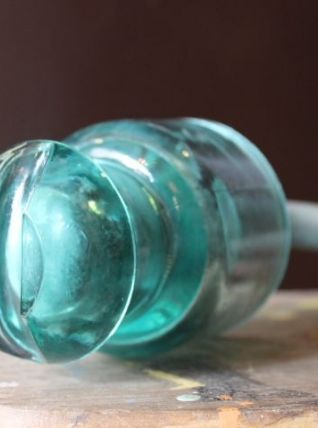 Anciens isolateurs électrique en verre
