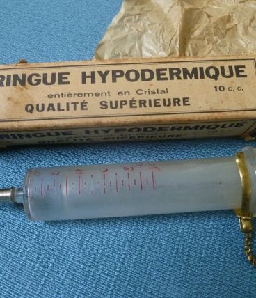 ancienne seringue hypodermique 10CC en cristal + boite