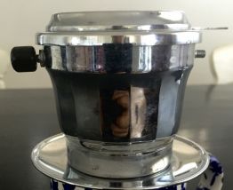Filtre à café SFAMOKA chrome et bakélite 50