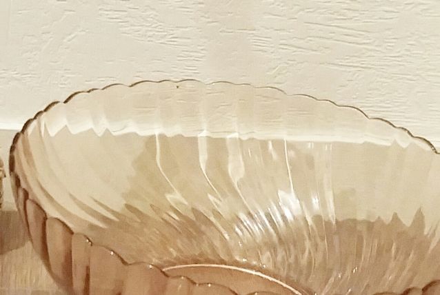Saladier en verre rose