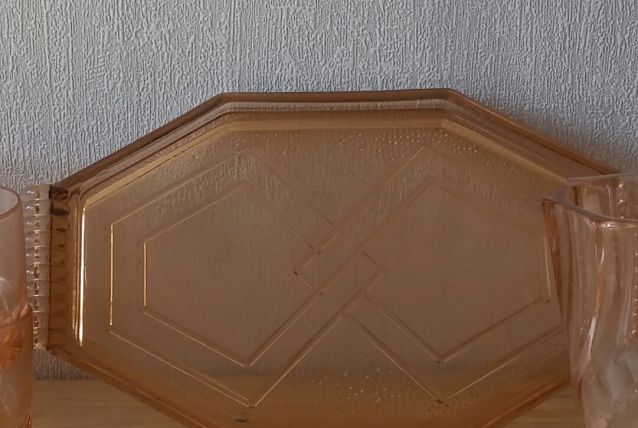 Plateau en verre rose