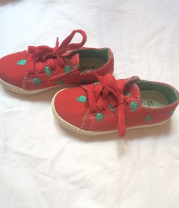 Baskets rouge 
