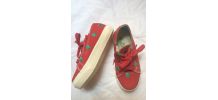 Baskets rouge 