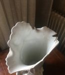 Vase de mariée d'église ancien en porcelaine