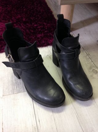 Bottines à talons crantés noires