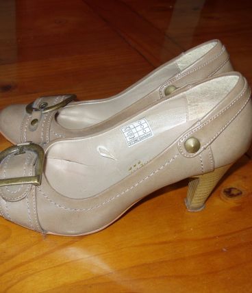 Escarpins beiges à talons