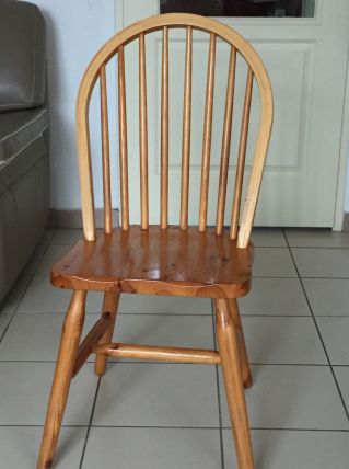 LOT DE 6 CHAISES EN PIN MASSIF VERNIS
