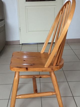 LOT DE 6 CHAISES EN PIN MASSIF VERNIS