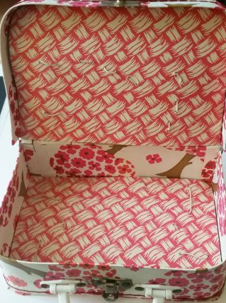 Jolie valisette vintage en carton, ancienne valise de couture