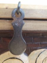 petit coffre ancien bois sculpté à la main