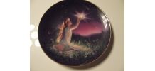 assiette jeune fille signée