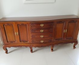 buffet en excellent état en provenance d’Indonésie