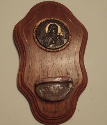 très ancien benitier