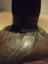 ancienne bouteille à cognac recouverte de cuir