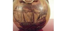 ancienne bouteille couverte cuir et peinte