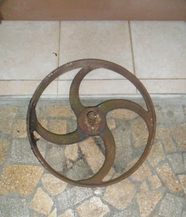 2 roue en fer ancienne