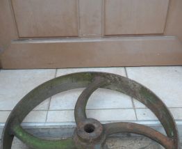 2 roue en fer ancienne