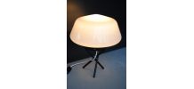 Lampe tripode a poser ,opaline année 60
