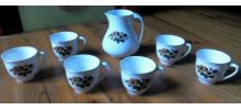 6 jolies tasses et un pot à lait - Vintage années 60