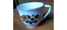 6 jolies tasses et un pot à lait - Vintage années 60