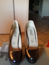 ESCARPINS CUIR T. 40