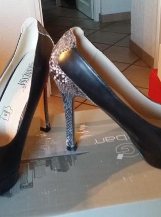 ESCARPINS CUIR T. 40