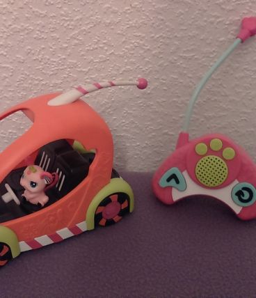 Voiture télécommandée Petshop