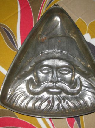 Moule ancien en métal à l'effigie du père noel