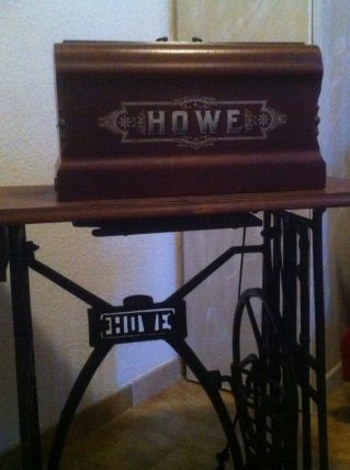 MACHINE A COUDRE HOWE