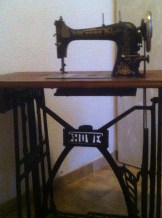 MACHINE A COUDRE HOWE