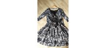 Robe rétro et son cardigan