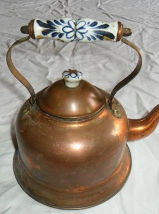 belle théière en cuivre