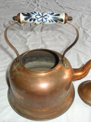 belle théière en cuivre