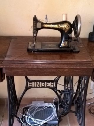 MACHINE A COUDRE ANCIENNE