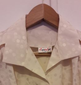 chemsisier blanc à pois irisés