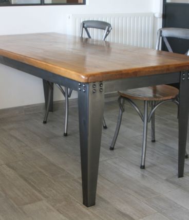 Table industrielle bois massif et acier