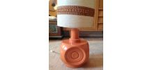 lampe de sol en céramique orange saumoné et abat-jour XXL en tissu